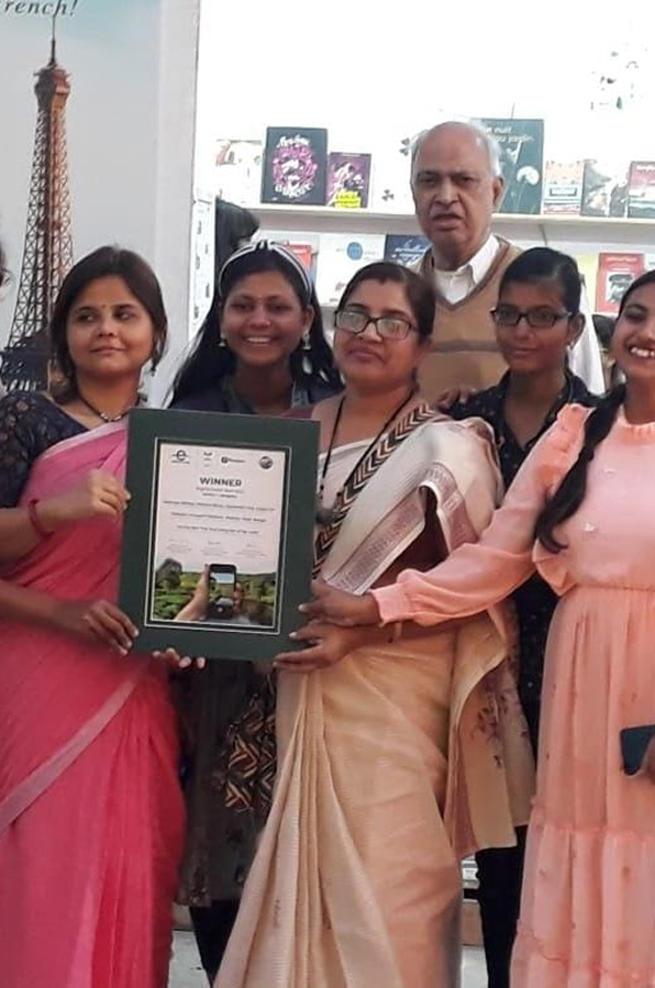 PUPA staff and community volunteers